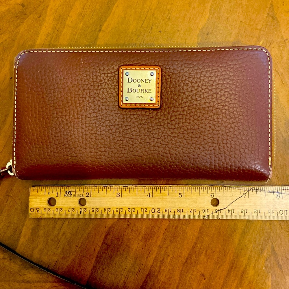 Good used condition zip around wallet